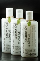 Saibua Sesame Oil & Olive oil Conditioner -кондиционер для волос на основе Кунжутного и Оливкового масел.